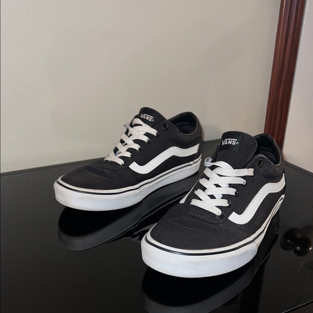 Vans Ward Women’s Classic Black and White Sneakers